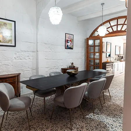 2 At Palazzo Seraphim Boutique Living In St Julians Gasthuis