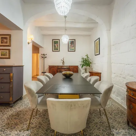 Affittacamere 2 At Palazzo Seraphim Boutique Living In St Julians San Giuliano