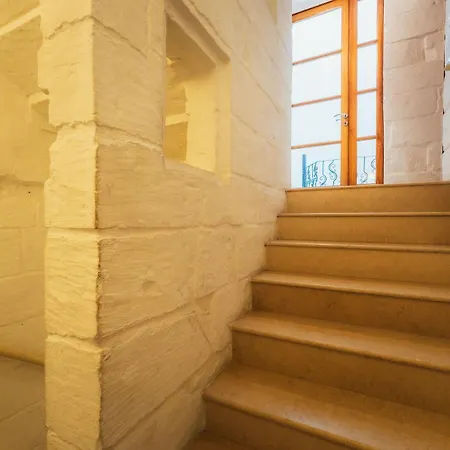 2 At Palazzo Seraphim Boutique Living In St Julians Affittacamere San Giuliano