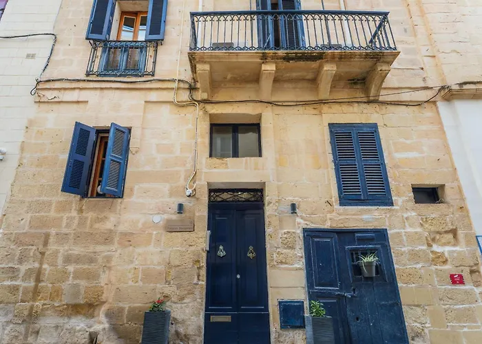 2 At Palazzo Seraphim Boutique Living In St Julians Guest house