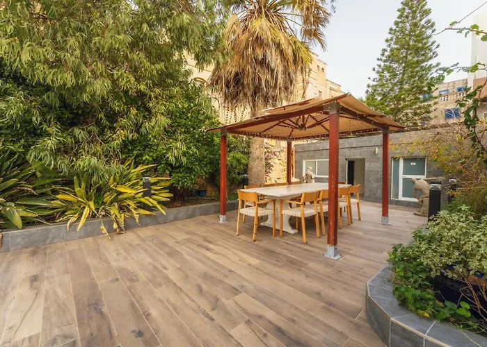 2 At Palazzo Seraphim Boutique Living In St Julians Guest house